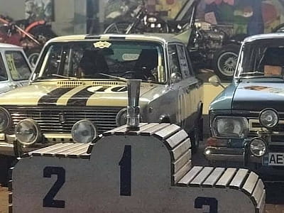 Музей "Машини часу" у Дніпрі – колекція ретроавтомобілів та техніки