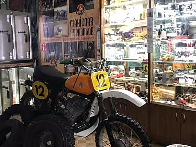 Музей "Машини часу" у Дніпрі – колекція ретроавтомобілів та техніки