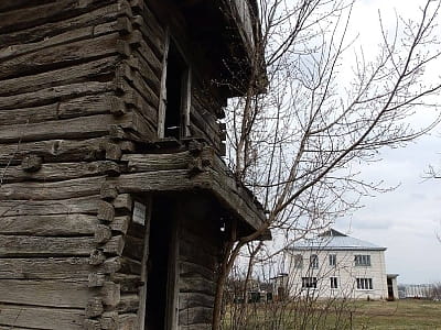 Музей "Українська Слобода" — це етнографічний музей просто неба, розташований у селі Писарівка Богодухівського району Харківської області. 