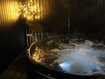 SPA-купіль (чан) в заміському комплексі SAFARI CLUB в Вінницькій області 