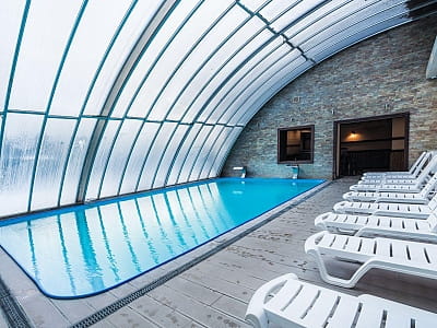 басейн в SPA-зоні в заміському комплексі Аквадар в Черкаській області