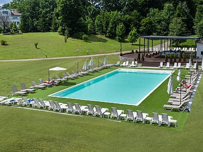 відкритий літній басейн в SPA-resort Аквадар в Черкаській області