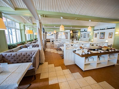 Ресторан за системою «шведський стіл» в SPA-resort Аквадар в Черкаській області