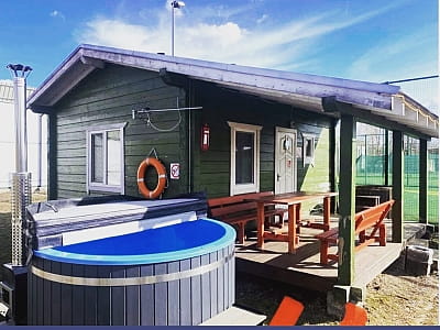 Лазня на дровах та SPA-купіль в заміському комплексі «Авантюрист» на березі Десни біля Києва 