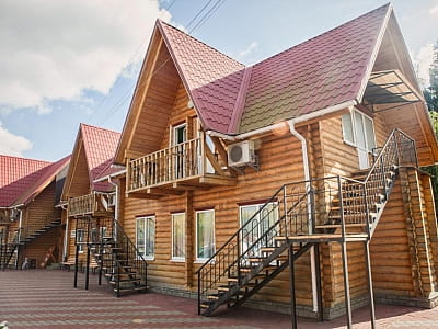 Будиночки з номерами в заміському комплексі Edem в селі Чубинське біля Києва 