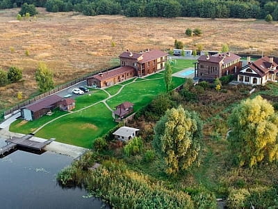 Eden Resort — відпочинок на березі Київського моря з котеджами, басейном, сауною та зоною грилю. Ідеально для сімейного дозвілля та подорожей.