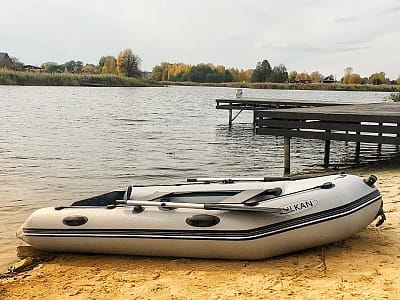 Оренда човнів у заміському комплексі "Eden Resort" в селі Ясногородка в Київській області
