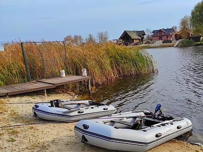 Оренда човнів у заміському комплексі "Eden Resort" в селі Ясногородка в Київській області