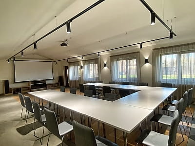 Конференц зала у заміському комплексі "Eden Resort" в селі Ясногородка в Київській області