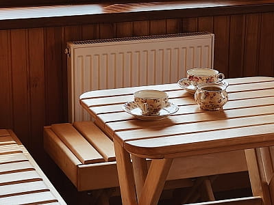 Зона відпочинку фінської сауни у заміському комплексі "Eden Resort" в селі Ясногородка в Київській області