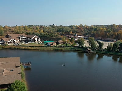 Equides Club — заміський комплекс біля Києва з кінним клубом, спа, аквазоною, гольф-центром, рестораном та комфортним готелем для відпочинку й дозвілля.