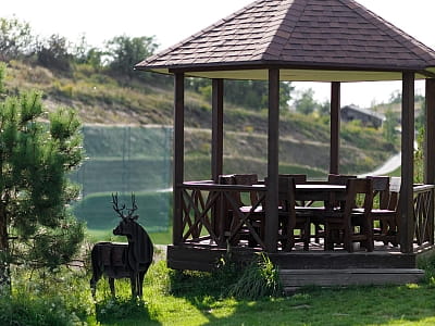 Альтанки в заміському комплексі Equides Club біля Києва 