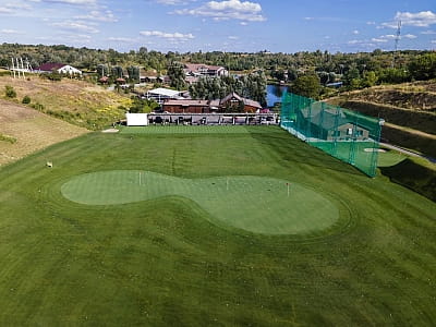 Гольф-центр в заміському комплексі Equides Club біля Києва 