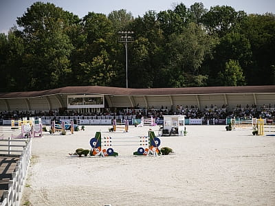 Академія кінного спорту в кінному клубі в заміському комплексі Equides Club біля Києва 