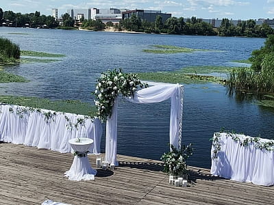 весільні церемонії в клубному комплексі "Гніздо Зозулі" що в Деснянському районі Києва