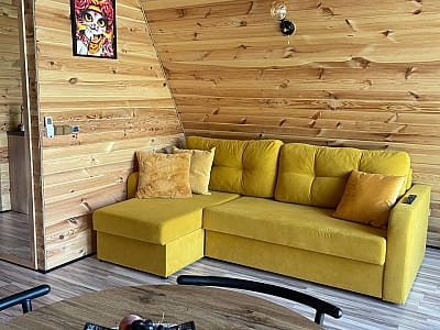 Будиночок YELLOW на 4-х осіб в заміському комплексі NA VODI біля Києва