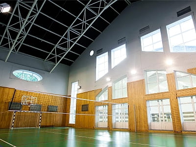 Крите спортивне поле в заміському комплексі Platium в селищі Козин біля Києва