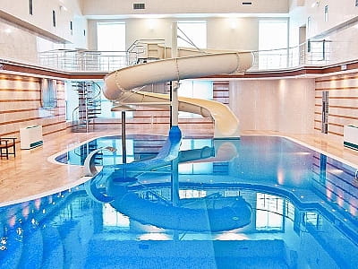 Великий критий басейн в заміському комплексі Platium біля Києва