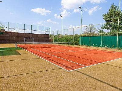 тенісний корт в заміському комплексі Platium в селищі Козин біля Києва