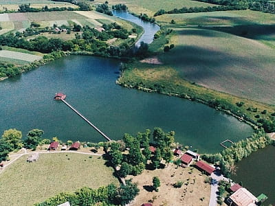 Relax Club — затишний комплекс біля м. Бердичів з риболовлею, лазнею, чаном, банкетними залами та будиночками для комфортного сімейного відпочинку.