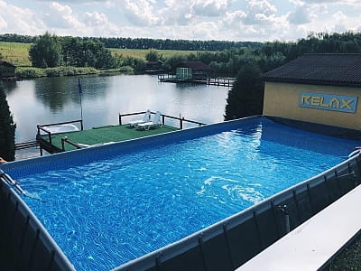 Літній басейн в заміському комплексі Relax Club біля Бердичева