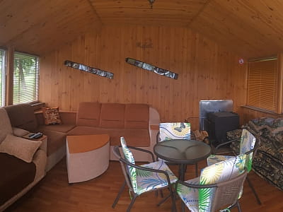 Relax Club — затишний комплекс біля м. Бердичів з риболовлею, лазнею, чаном, банкетними залами та будиночками для комфортного сімейного відпочинку.