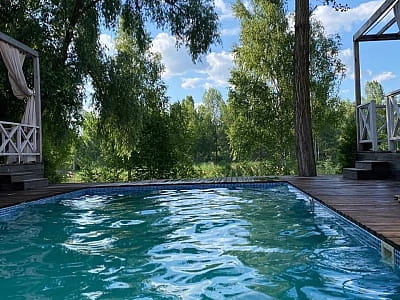 Літній басейн в заміському комплексі Relax Villa біля Києва