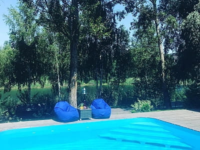 Літній басейн в заміському комплексі Relax Villa біля Києва