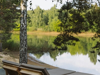 Відпочинок біля води в заміському комплексі SHELEST біля Києва