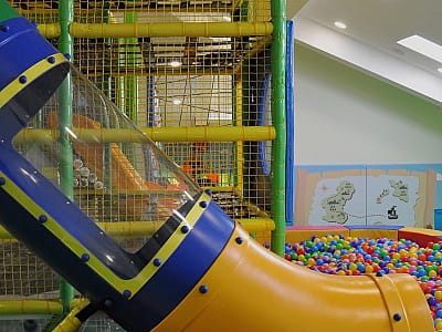 Дитяча кімната, атракціони, анімація та Kids Club в заміському комплексі TITA Family House у селі Гнідин, Київської області