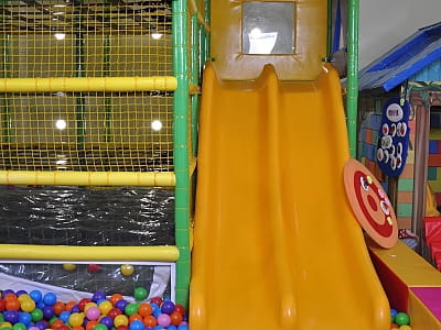 Дитяча кімната, атракціони, анімація та Kids Club в заміському комплексі TITA Family House у селі Гнідин, Київської області