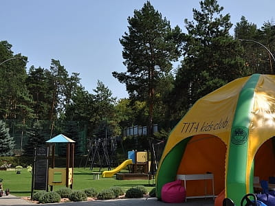Дитяча кімната, атракціони, анімація та Kids Club в заміському комплексі TITA Family House у селі Гнідин, Київської області