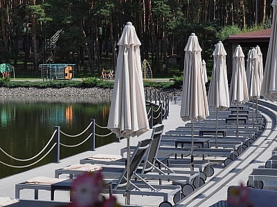 Озеро в заміському комплексі TITA Family House у селі Гнідин, Київської області