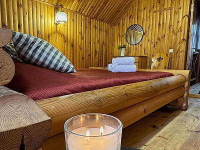 Спальня в будиночку в заміському комплексі Tysha Forest Club в селі Романків біля Києва 
