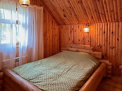 Спальня в будиночку в заміському комплексі Tysha Forest Club в селі Романків біля Києва 