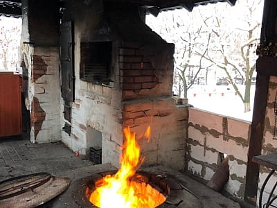 Тандир в заміському готельно-ресторанному комплексі «Джерело» в Київській області