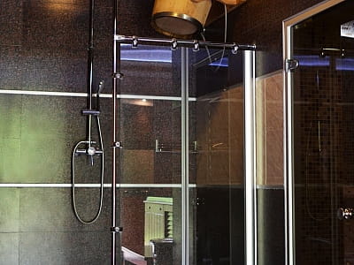 Відро водоспад SPA в заміському готельно-ресторанному комплексі «Джерело»
