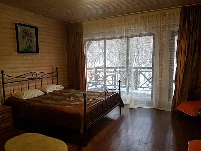 Затишні номери в заміському готельно-ресторанному комплексі «Джерело»