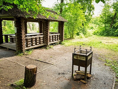 Альтанки в заміському готельно-ресторанному комплексі «Джерело» в Київській області