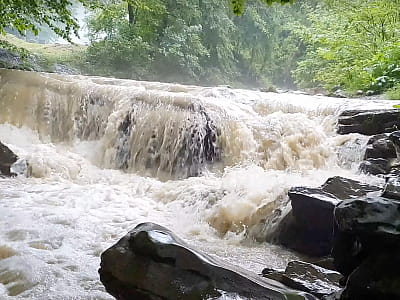 Водоспад Лужки – мальовнича локація для відпочинку в Чернівецькій області