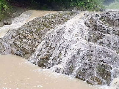 Водоспад Міква (Миква) — легендарна міква Баал Шем Това у Карпатах