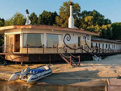 Secret Resort Club — затишний курорт біля Дніпра з еко-бунгало, пляжем, SPA, басейном, спортмайданчиками та розвагами серед природи.