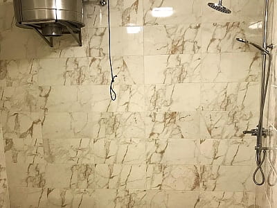 відро водоспад в лазні на дровах в заміському комплексі «Золотий дуб» біля Києва