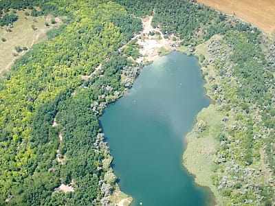 Кар'єр Блакитне око – бірюзове озеро з лікувальною водою біля Олександрівки. Відпочинок, риболовля, глина, природа та унікальний веломаршрут.