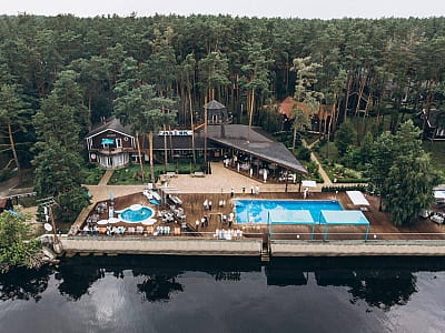 Сімейний комплекс Glibivka Family Park: комфортне проживання, ресторани, СПА, басейни, спорт і розваги серед соснового лісу біля Київського моря.