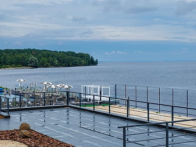 Літні відкриті басейни в заміському комплексі Glibivka Family Park в селі Глібівка на березі Київського моря
