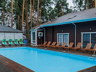 Літні відкриті басейни в заміському комплексі Glibivka Family Park в селі Глібівка на березі Київського моря