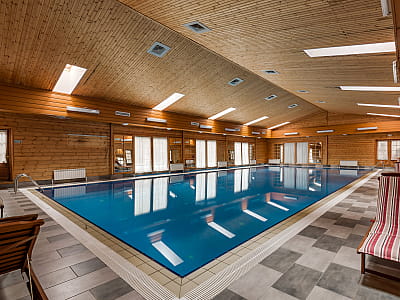 критий басейн в заміському комплексі Glibivka Family Park в селі Глібівка на березі Київського моря