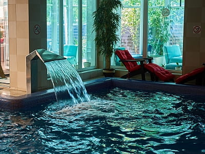 Басейн у SPA зоні у заміському комплексі Hotel SPA в Ворзелі