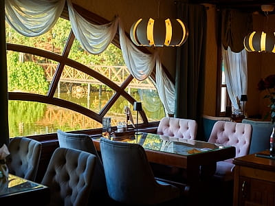 Ресторан на воді Шкіпер в у заміському комплексі Hotel SPA в Ворзелі